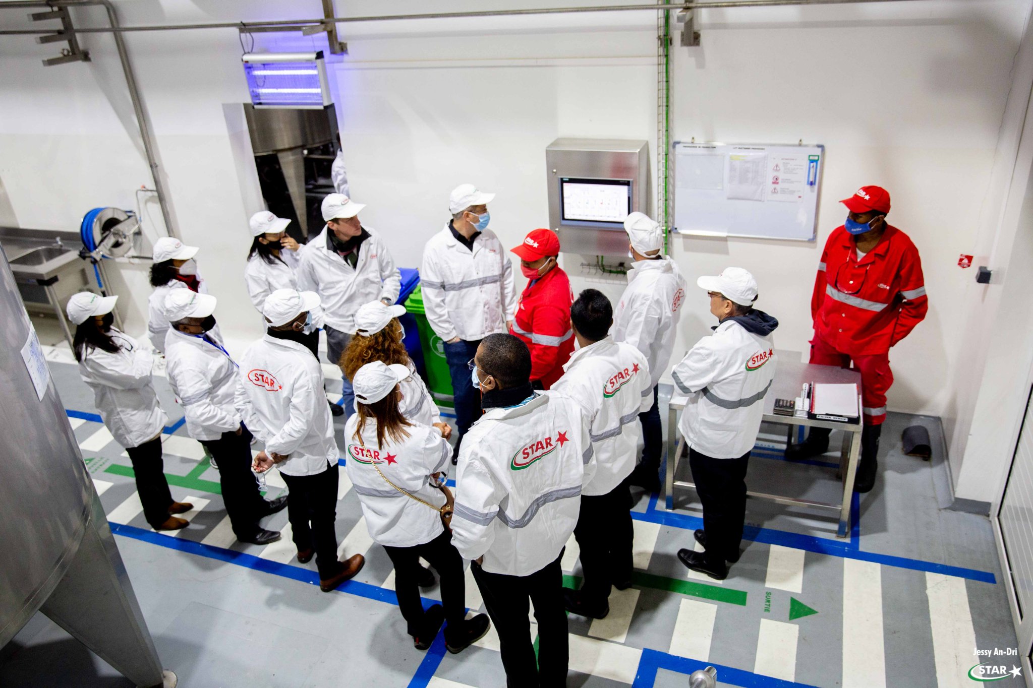 VISITE DE L'USINE D'AMBATOLAMPY PAR LES DISTRIBUTEURS STAR