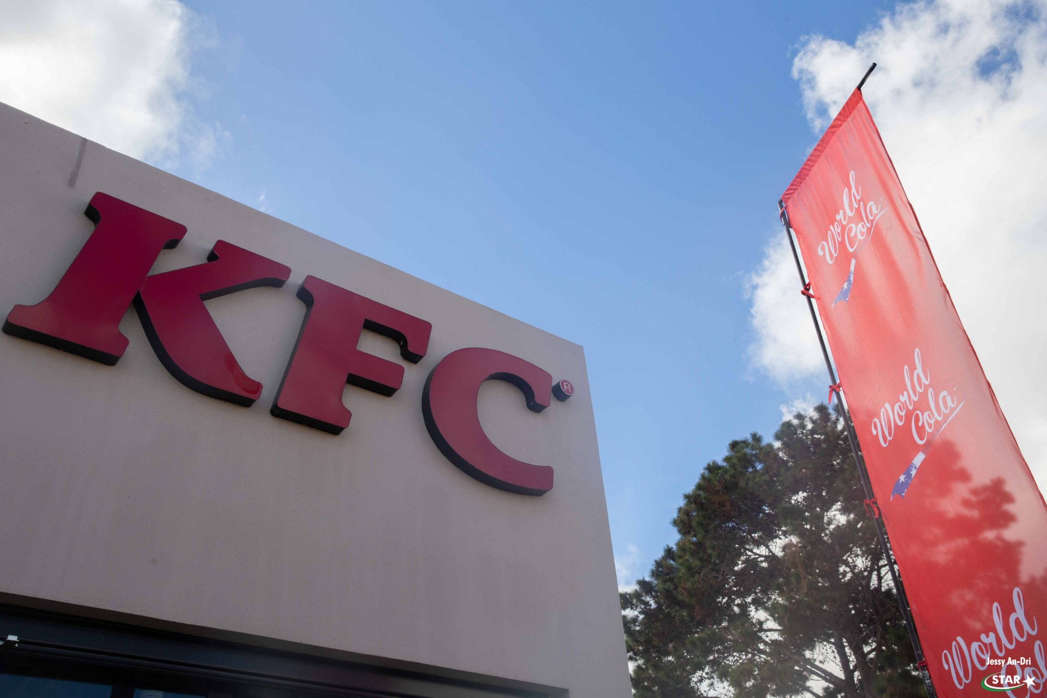 WORLD COLA x KFC Madagascar