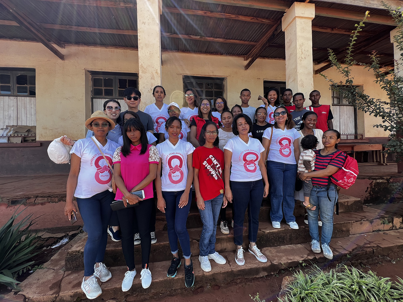 Les femmes STAR dévouées pour la Célébration du 08 Mars