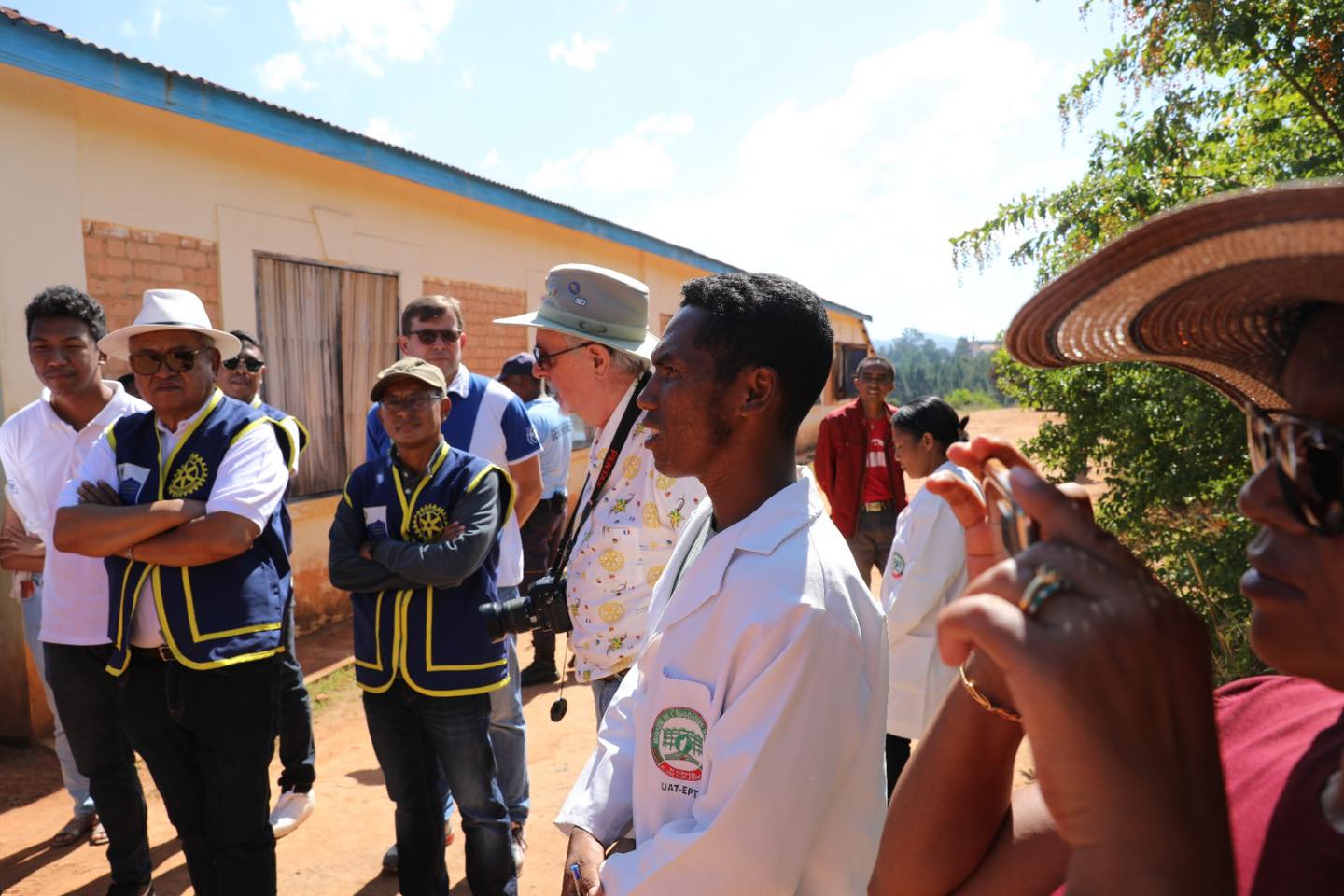 Inauguration du point d'eau dans la commune d'Ambohimanga par la STAR et le Rotary Club