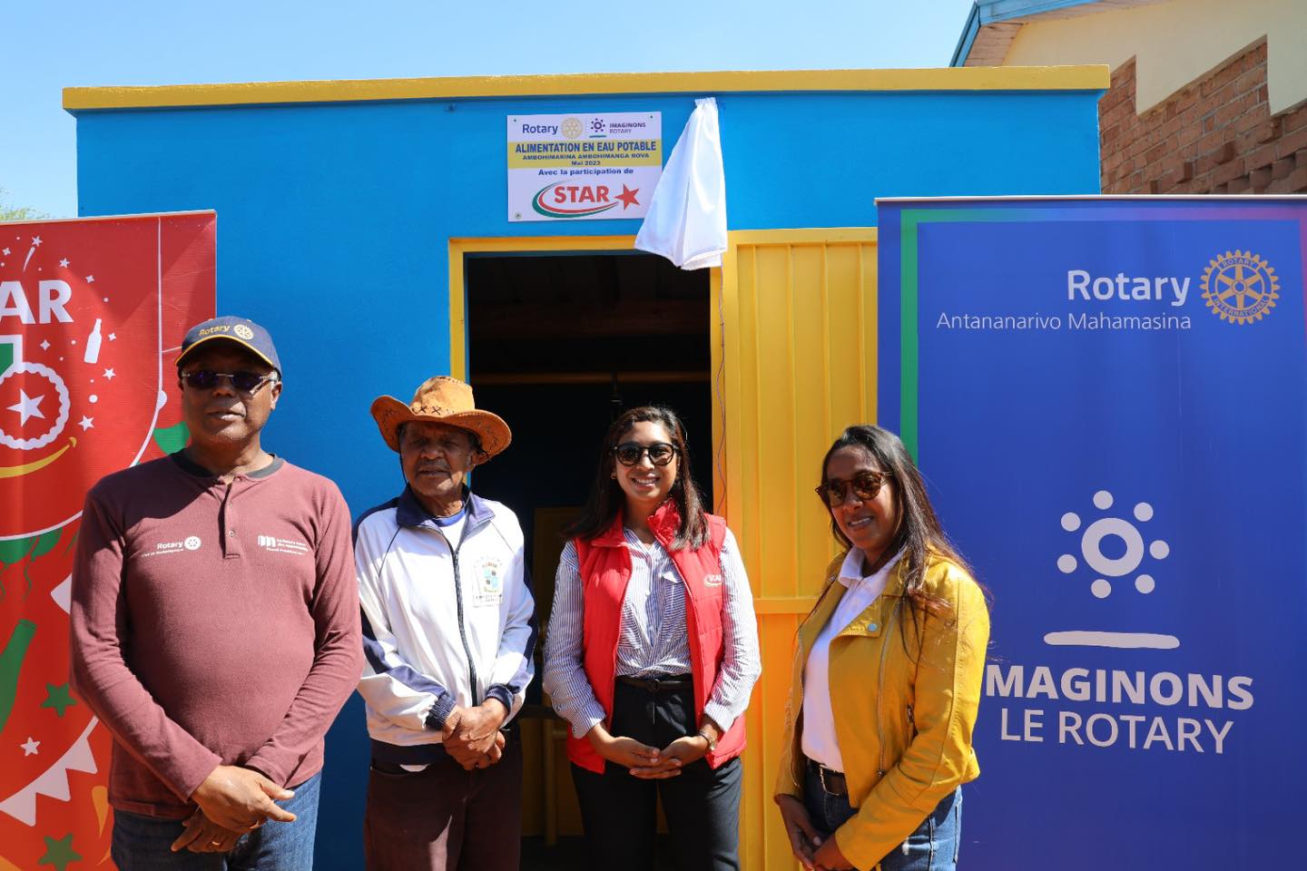 Inauguration du point d'eau dans la commune d'Ambohimanga par la STAR et le Rotary Club