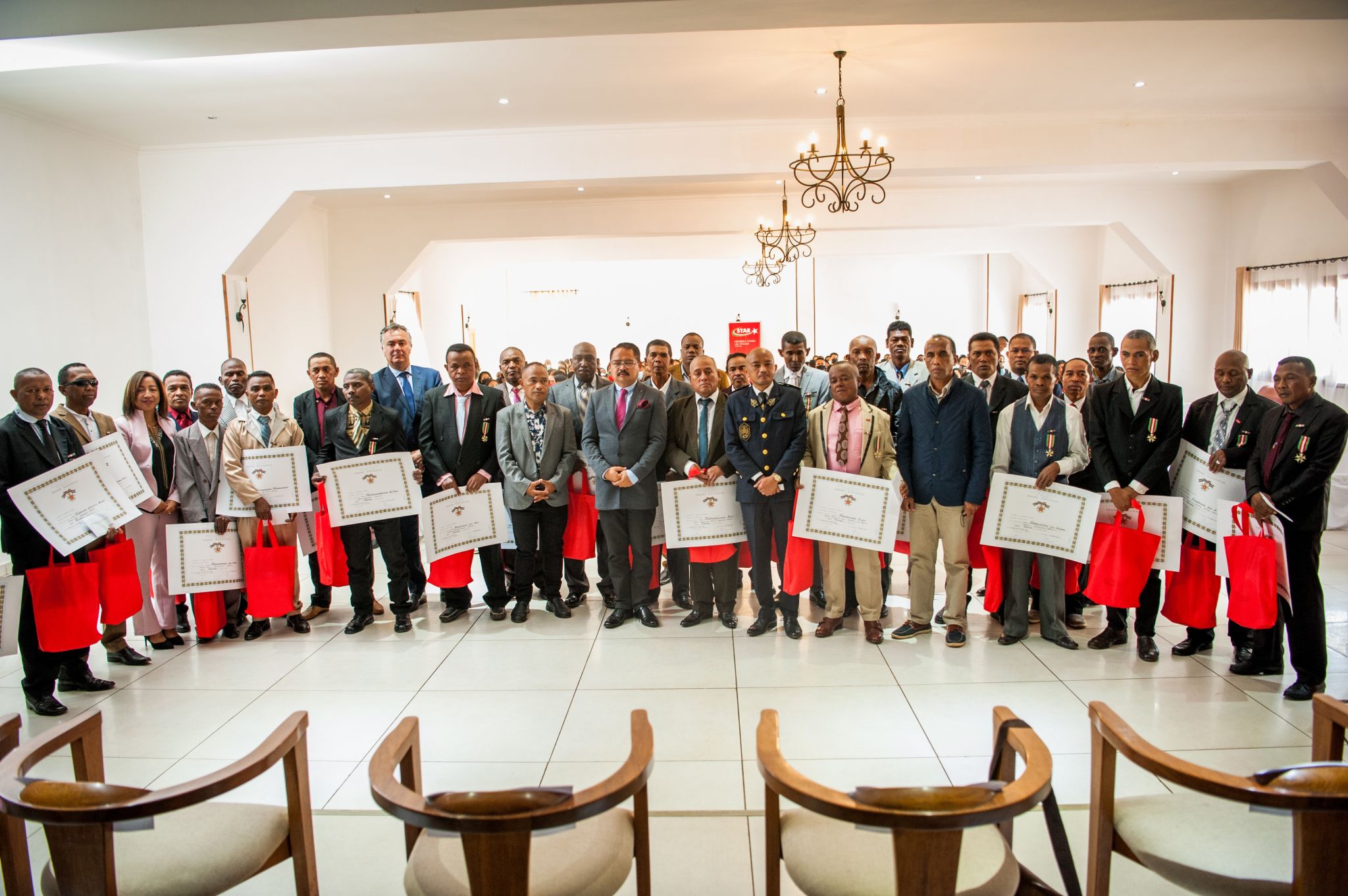 Remise de médailles des collaborateurs STAR d'Antsirabe