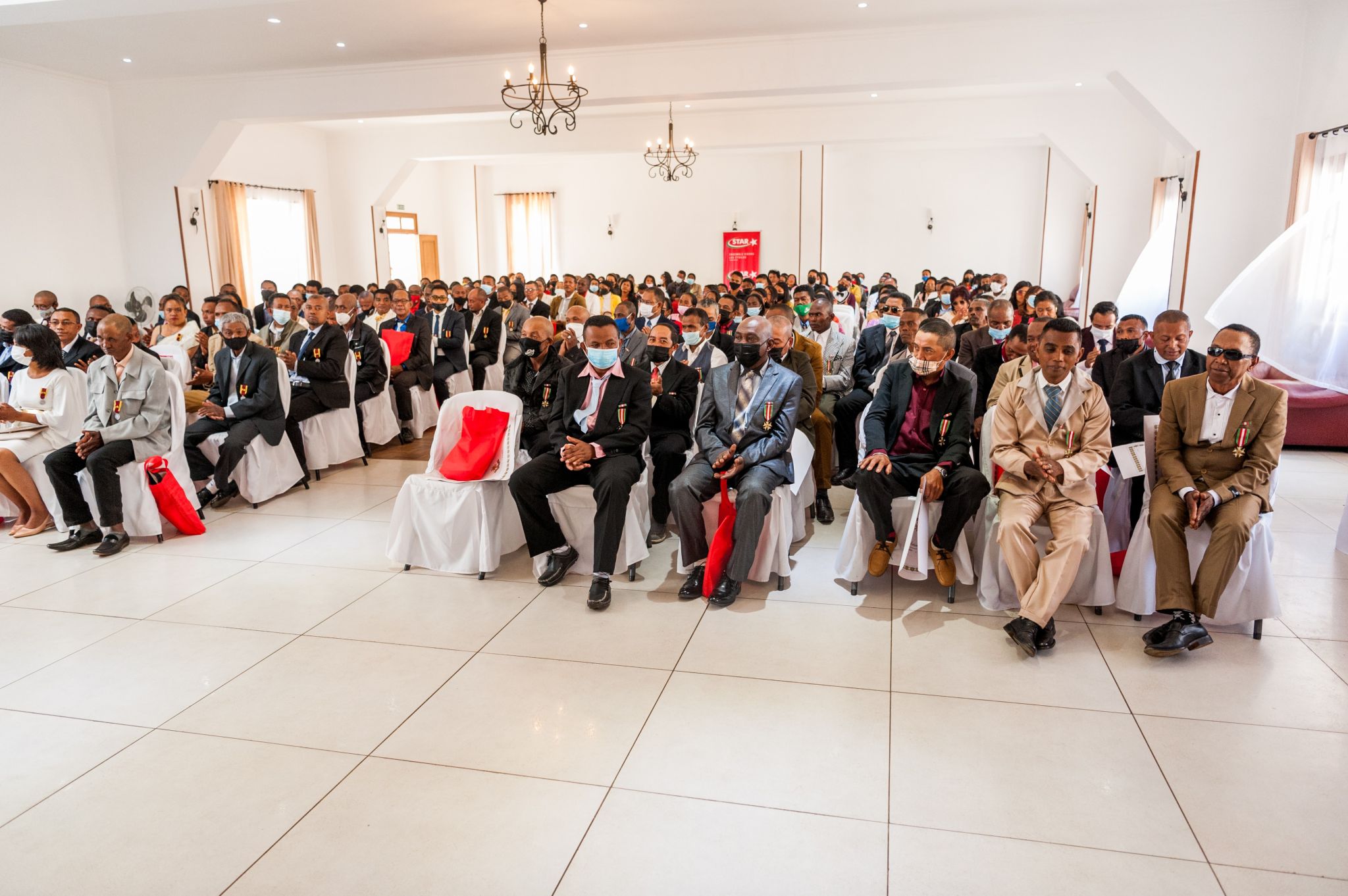 Remise de médailles des collaborateurs STAR d'Antsirabe