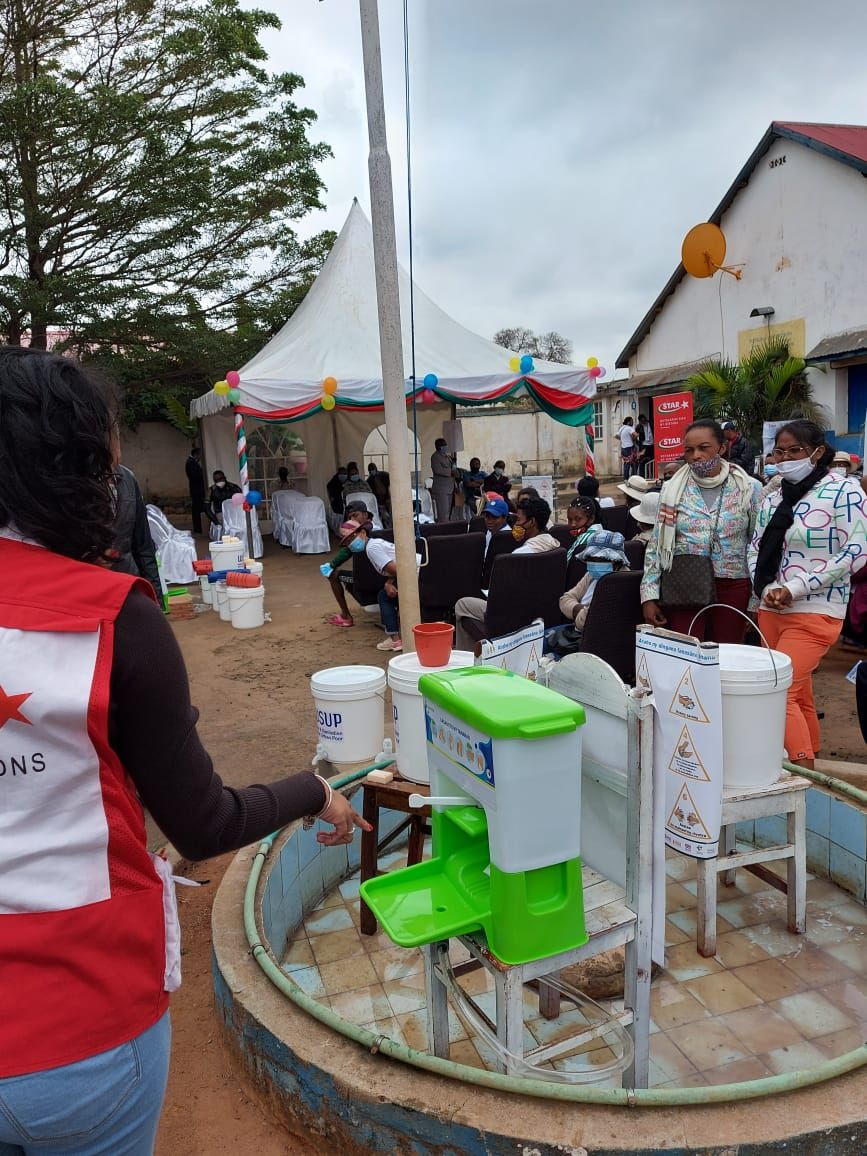 Dotation à l’EPP Antanimena II et la Commune d'Andranonahoatra de dispositifs de lavage des mains et savons