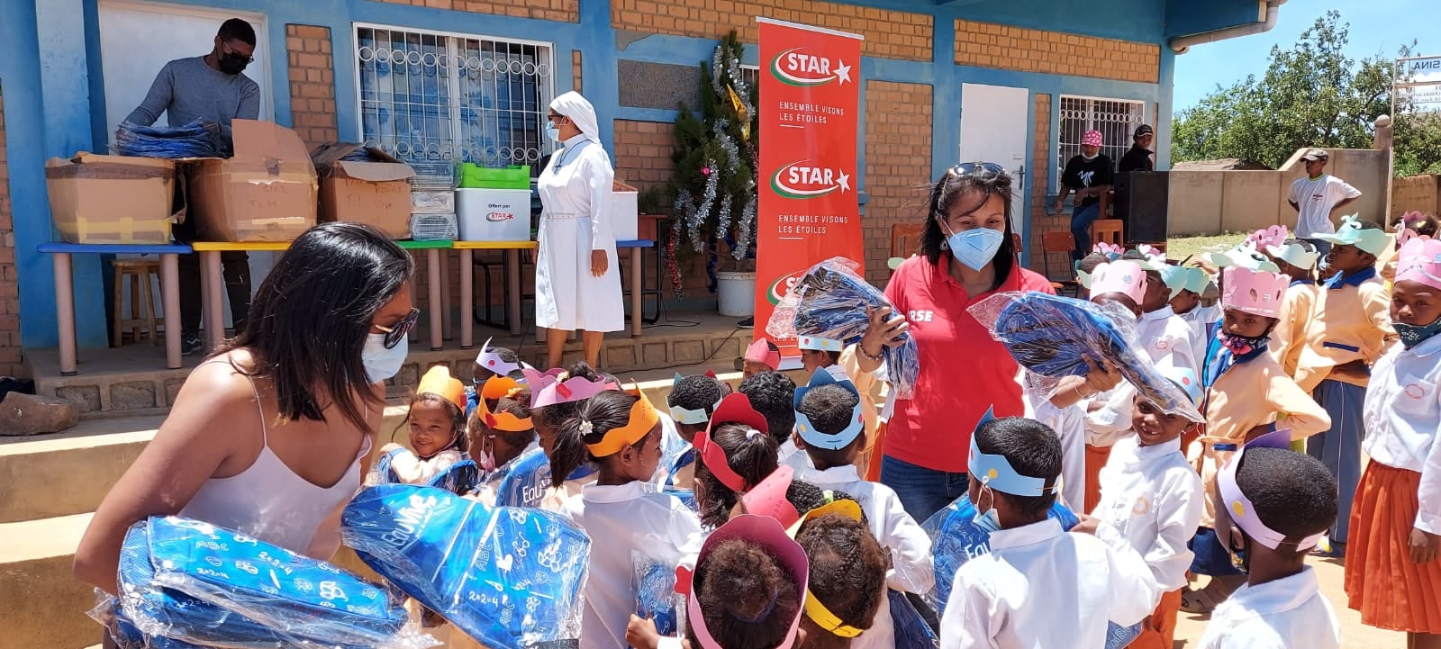 Dotation de fournitures scolaires et dispositifs de lavage des mains à la Sainte-Famille Mangabe Fenoarivo