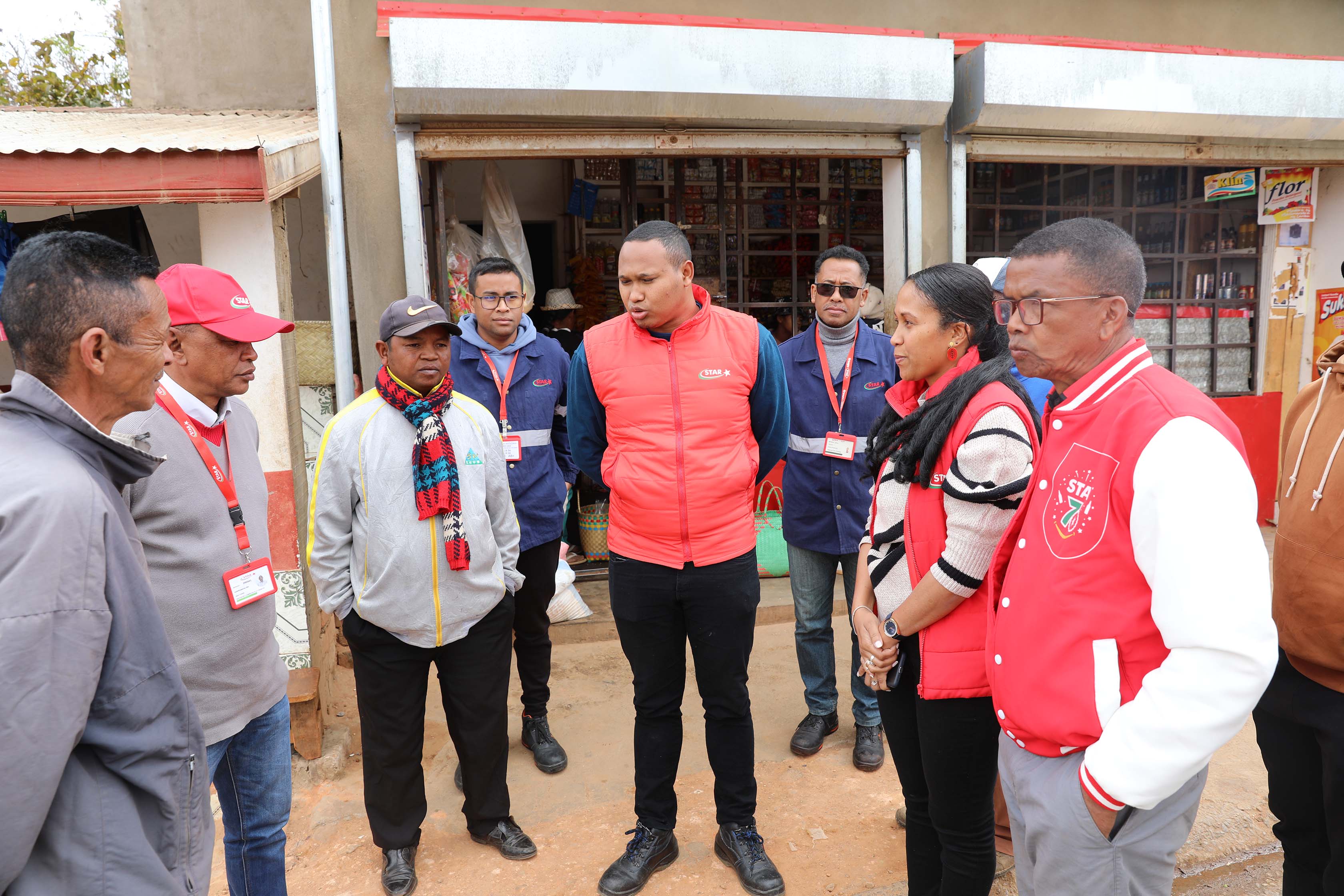 Des lampadaires solaires pour Andranovelona