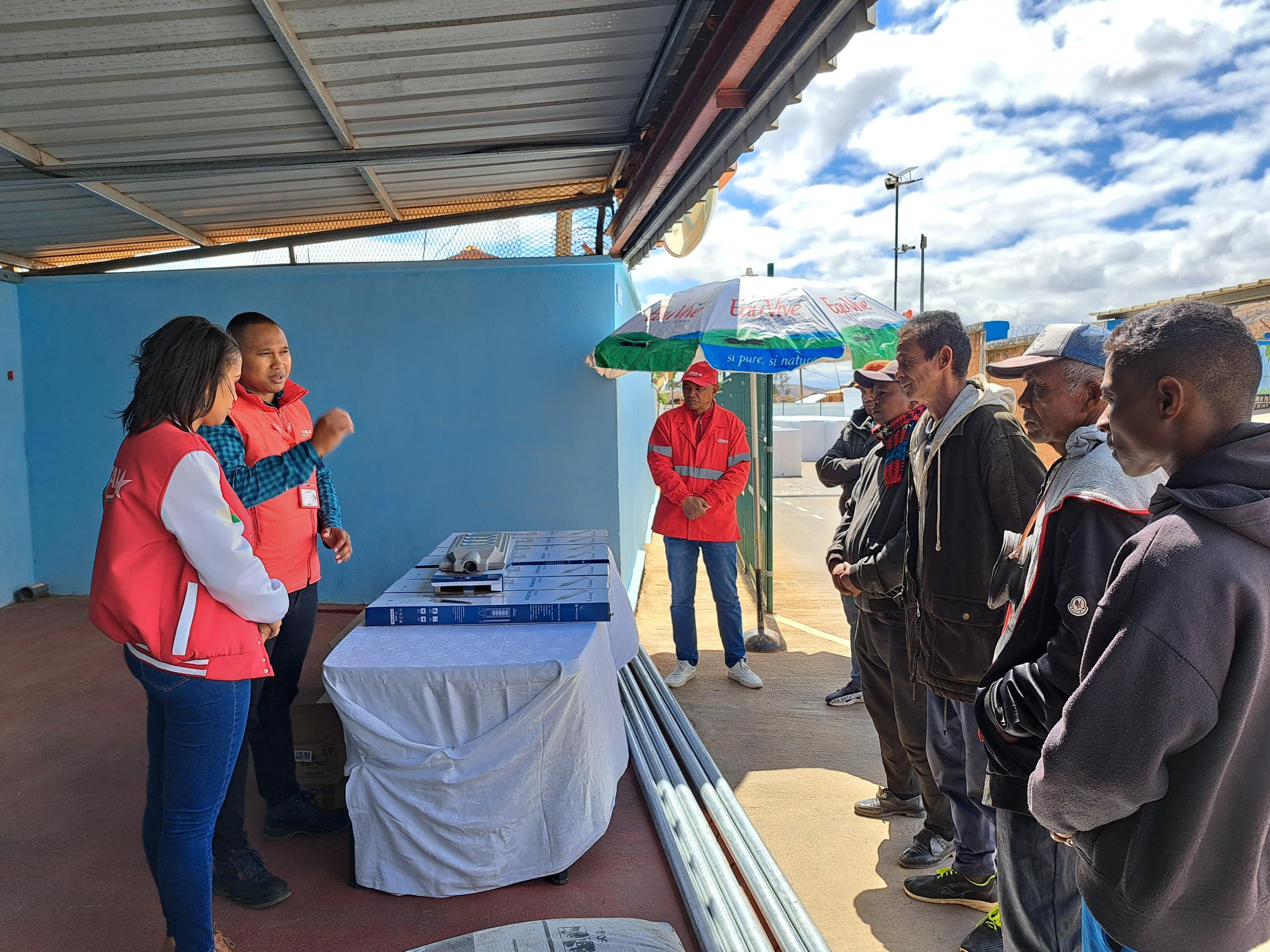 Des lampadaires solaires pour Andranovelona