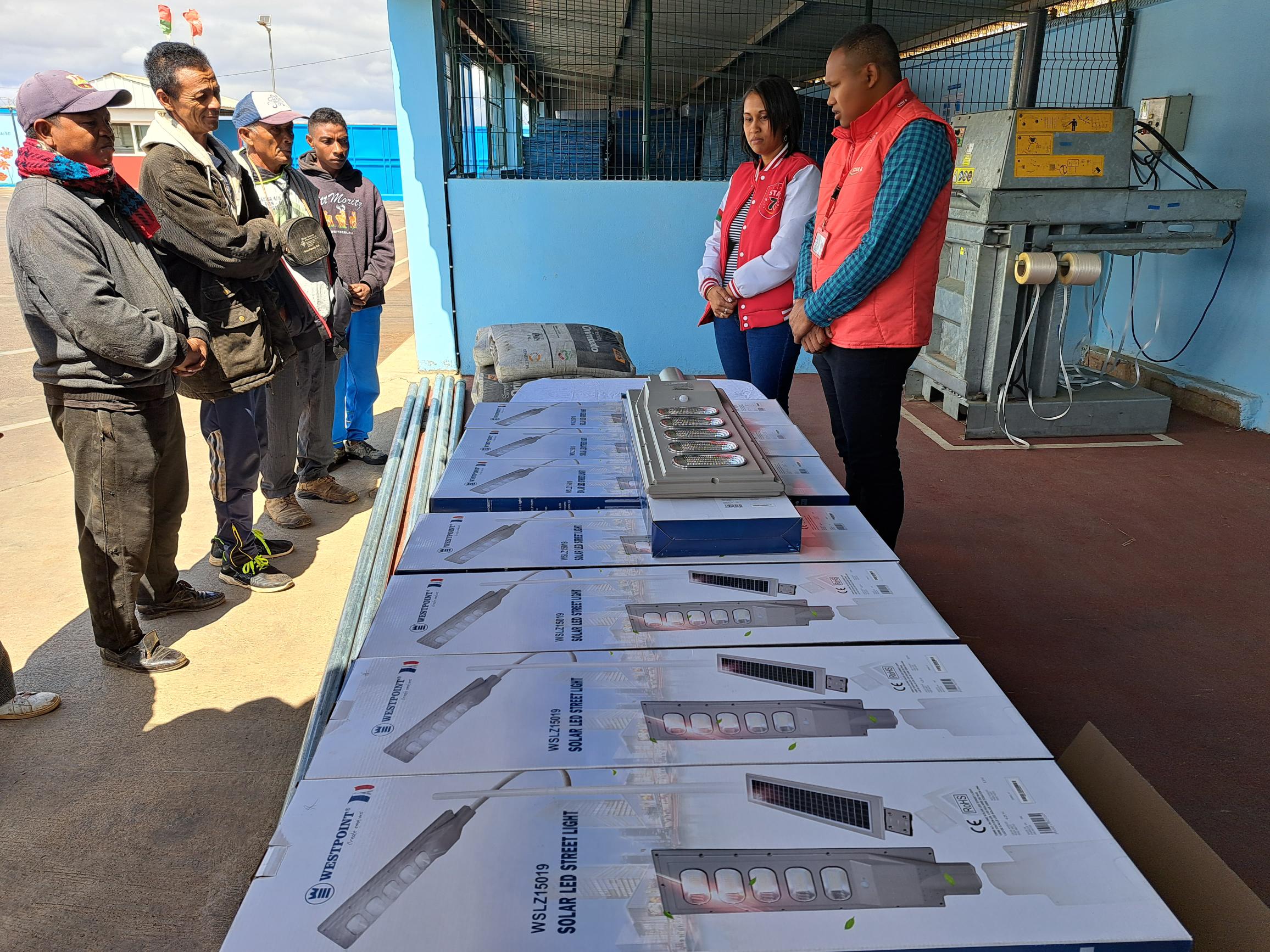 Des lampadaires solaires pour Andranovelona